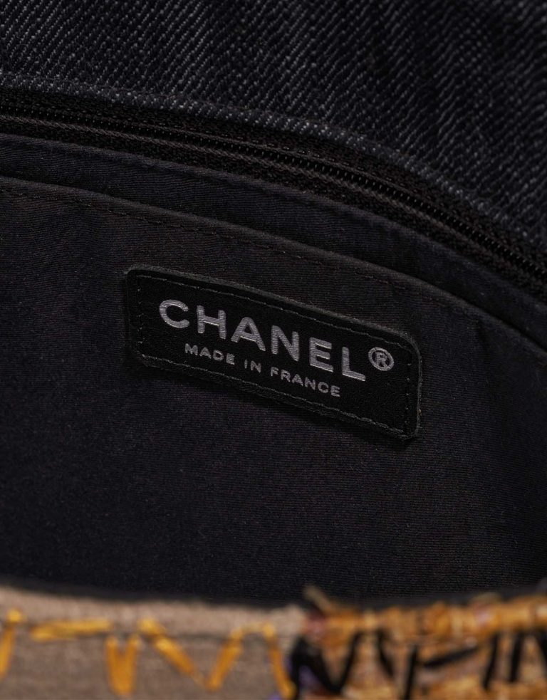 Pre-owned Chanel bag Timeless Jumbo Tweed / Lamb / Canvas / Denim Multicolour Multicolour Logo | Sell your designer bag on Saclab.com