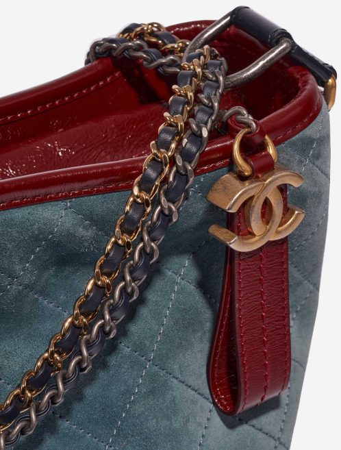 Pre-owned Chanel bag Gabrielle Large Calf / Suede Dark Blue / Grayish Blue / Bordeaux Blue Closing System | Sell your designer bag on Saclab.com