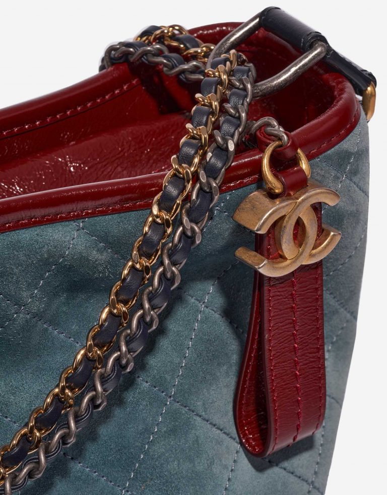 Pre-owned Chanel bag Gabrielle Large Calf / Suede Dark Blue / Grayish Blue / Bordeaux Blue Closing System | Sell your designer bag on Saclab.com