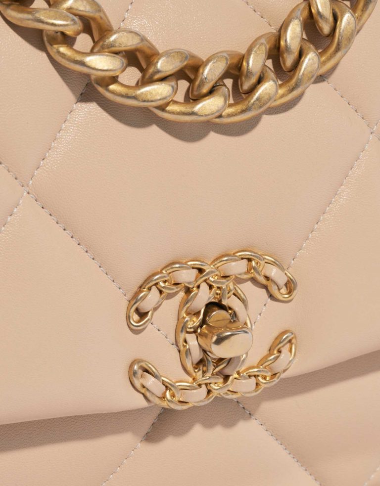 Pre-owned Chanel bag 19 Flap Bag Lamb Beige Beige Closing System | Sell your designer bag on Saclab.com
