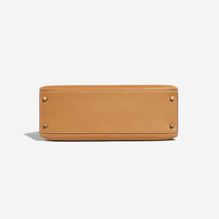 Pre-owned Hermès bag Kelly 32 Ardennes Moutarde Beige Bottom | Sell your designer bag on Saclab.com