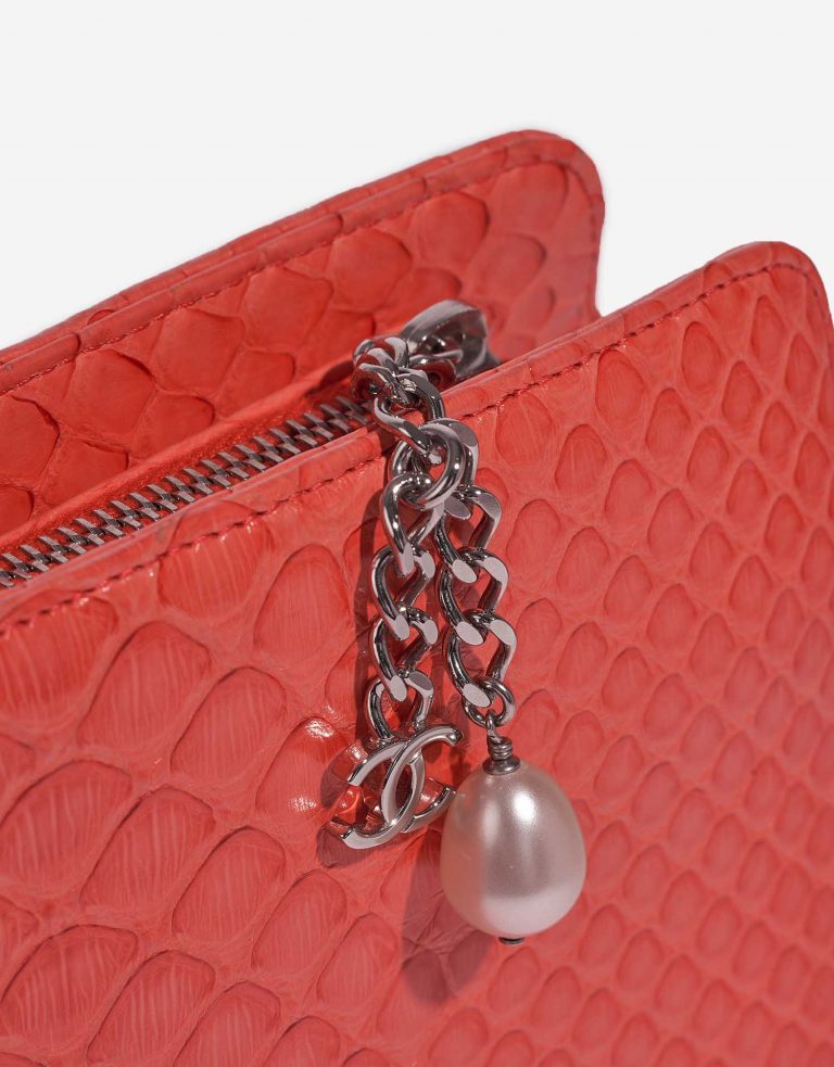 Pre-owned Chanel bag Clutch Python Coral Orange, Red Closing System | Sell your designer bag on Saclab.com
