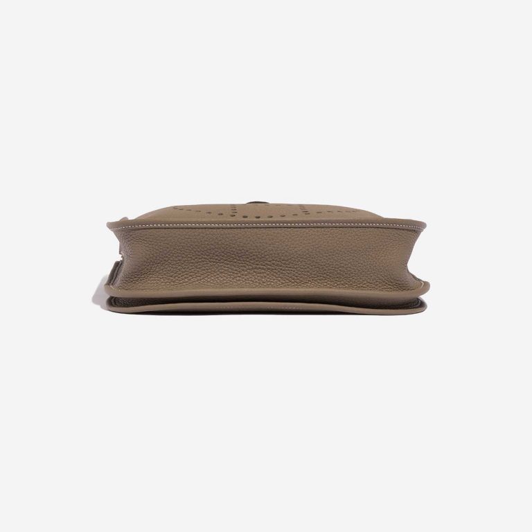 Pre-owned Hermès bag Evelyne 29 Taurillon Clemence Etoupe Brown Bottom | Sell your designer bag on Saclab.com
