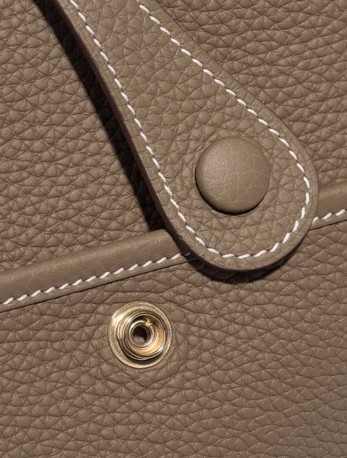 Pre-owned Hermès bag Evelyne 29 Taurillon Clemence Etoupe Brown Closing System | Sell your designer bag on Saclab.com