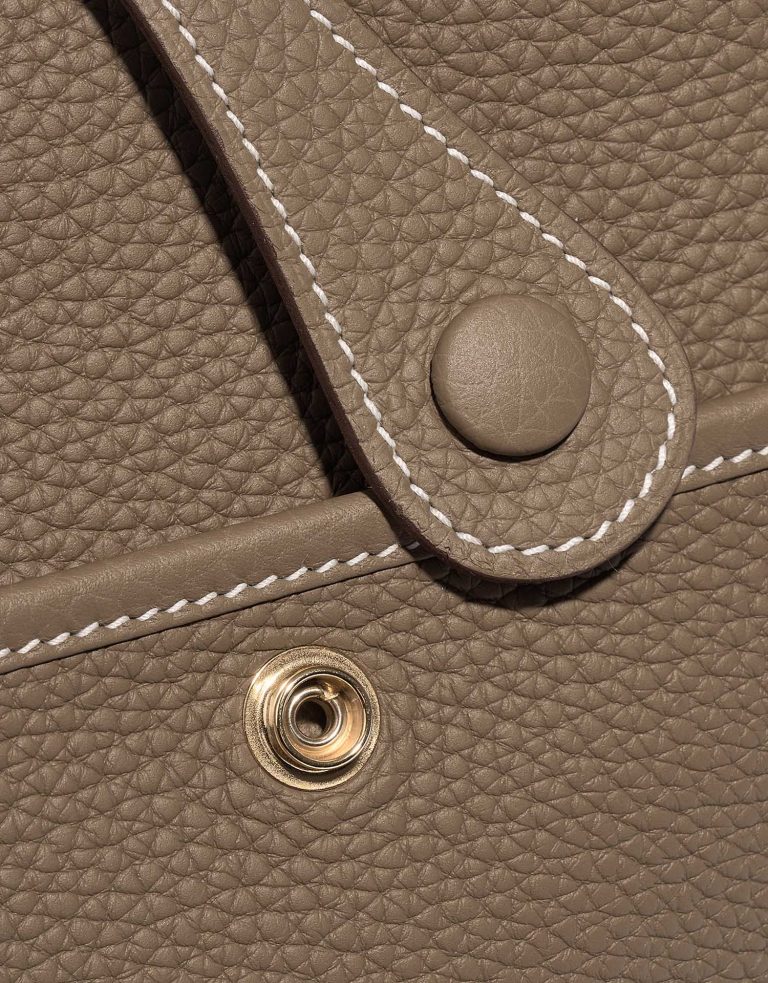 Pre-owned Hermès bag Evelyne 29 Taurillon Clemence Etoupe Brown Closing System | Sell your designer bag on Saclab.com
