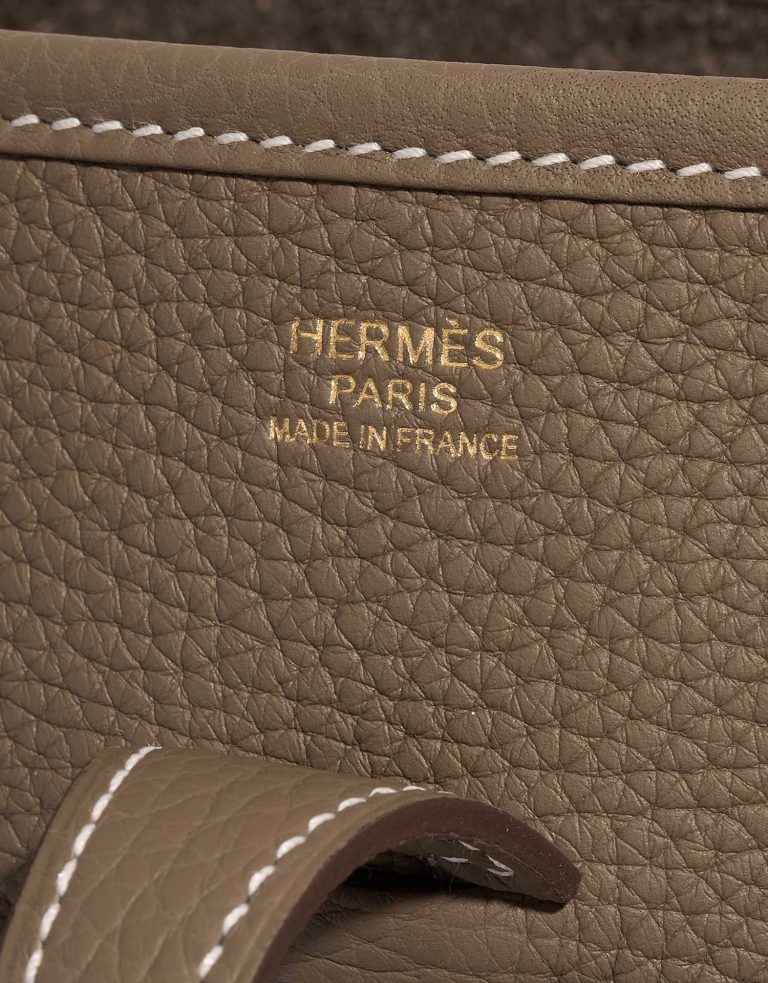 Pre-owned Hermès bag Evelyne 29 Taurillon Clemence Etoupe Brown Logo | Sell your designer bag on Saclab.com