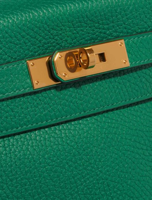 Pre-owned Hermès bag Kelly 28 Togo Vert Menthe Green Closing System | Sell your designer bag on Saclab.com