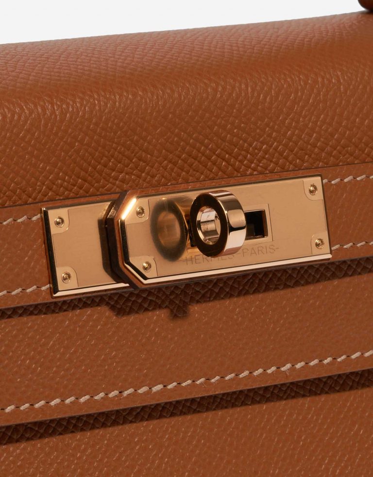 Pre-owned Hermès bag Kelly HSS 28 Epsom Gold / Bleu Glacier Brown Closing System | Sell your designer bag on Saclab.com
