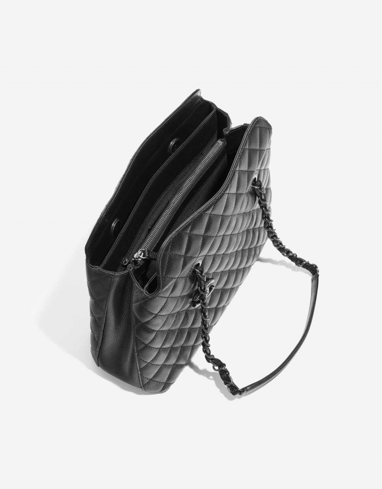 Pre-owned Chanel bag Shopping Tote GST Caviar Black Black Inside | Sell your designer bag on Saclab.com