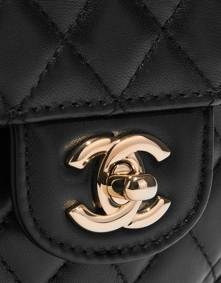Pre-owned Chanel bag TimelessHeart Medium Black Closing System | Sell your designer bag on Saclab.com