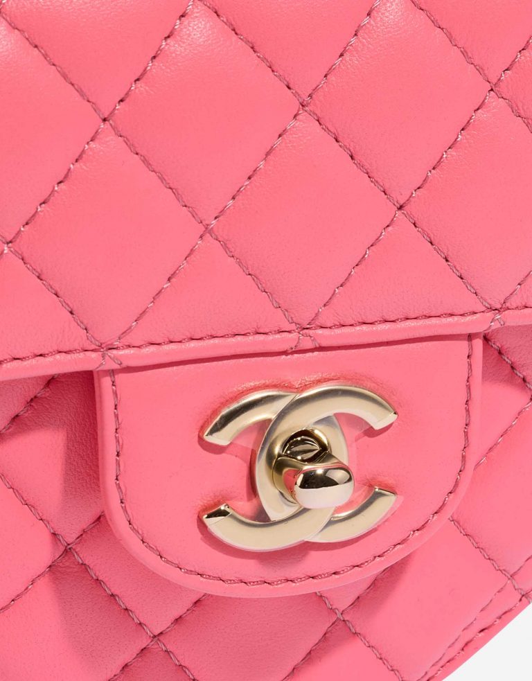 Chanel TimelessHeart Medium Pink Closing System  | Sell your designer bag on Saclab.com
