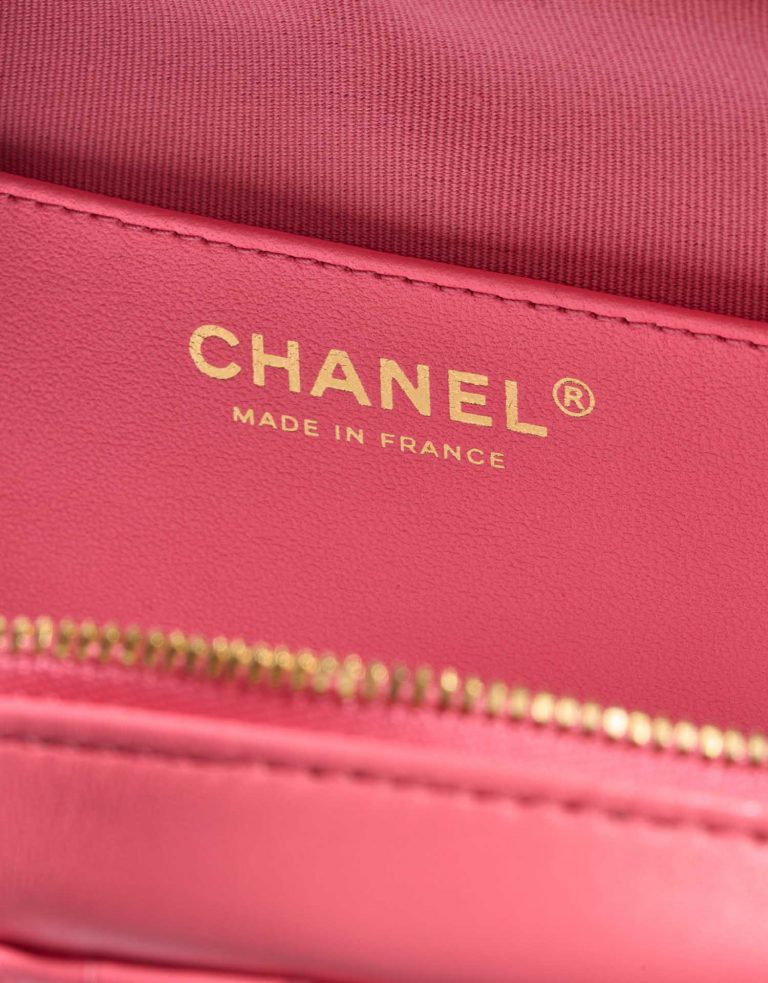 Chanel TimelessHeart Medium Pink Logo  | Sell your designer bag on Saclab.com