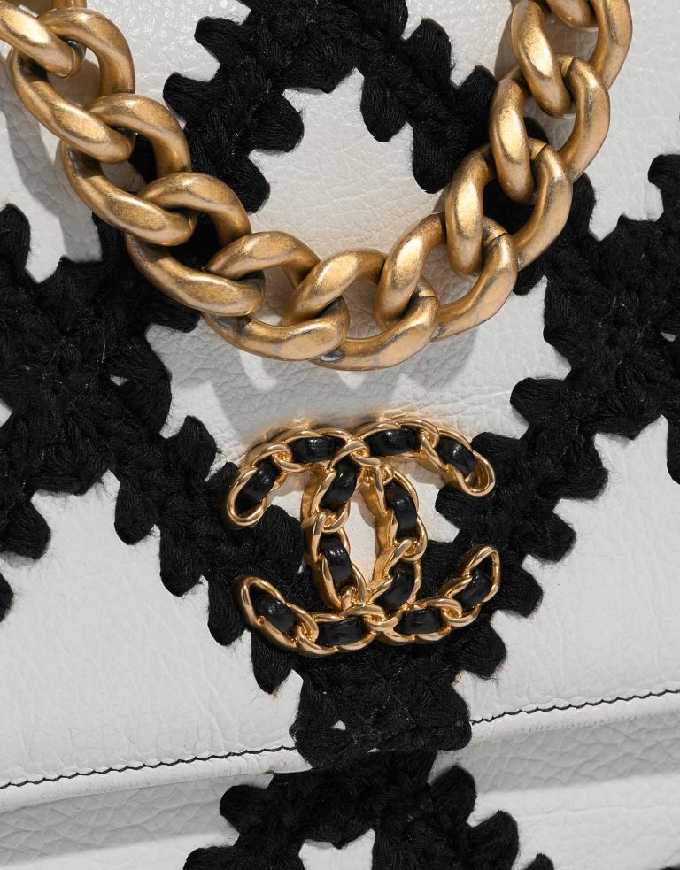 Chanel 19 WOC WhiteBlack Closing System  | Sell your designer bag on Saclab.com