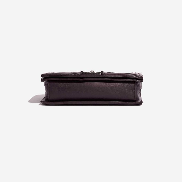 Pre-owned Chanel bag Boy Old Medium Calf Aubergine Violet Bottom | Sell your designer bag on Saclab.com