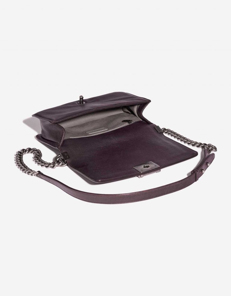 Pre-owned Chanel bag Boy Old Medium Calf Aubergine Violet Inside | Sell your designer bag on Saclab.com