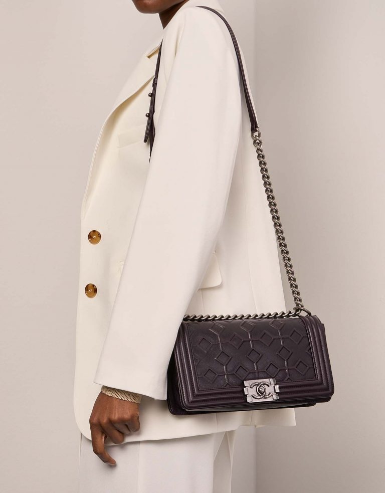 Pre-owned Chanel bag Boy Old Medium Calf Aubergine Violet Model | Sell your designer bag on Saclab.com
