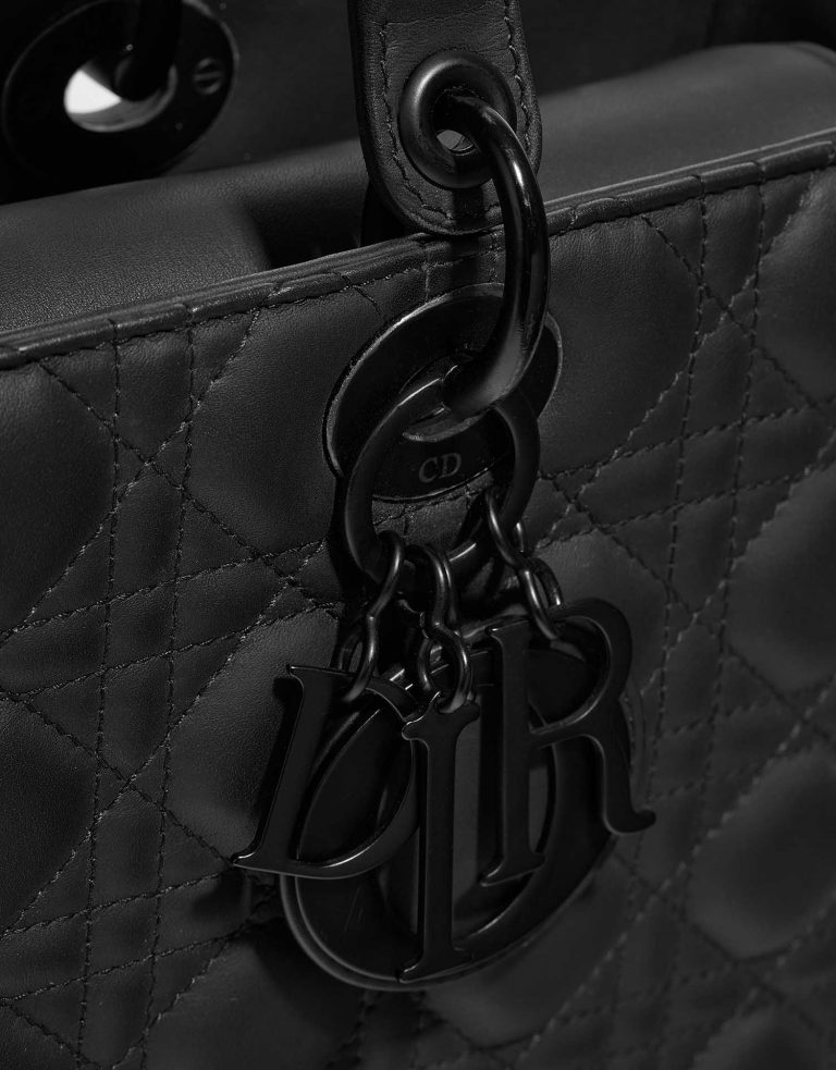 Dior Lady Large Black Closing System  | Sell your designer bag on Saclab.com