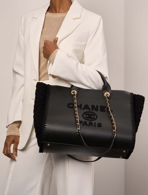 Chanel Deauville Medium Black Sizes Worn | Sell your designer bag on Saclab.com