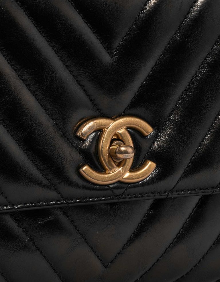 Chanel TimelessHandle Medium Black Closing System  | Sell your designer bag on Saclab.com