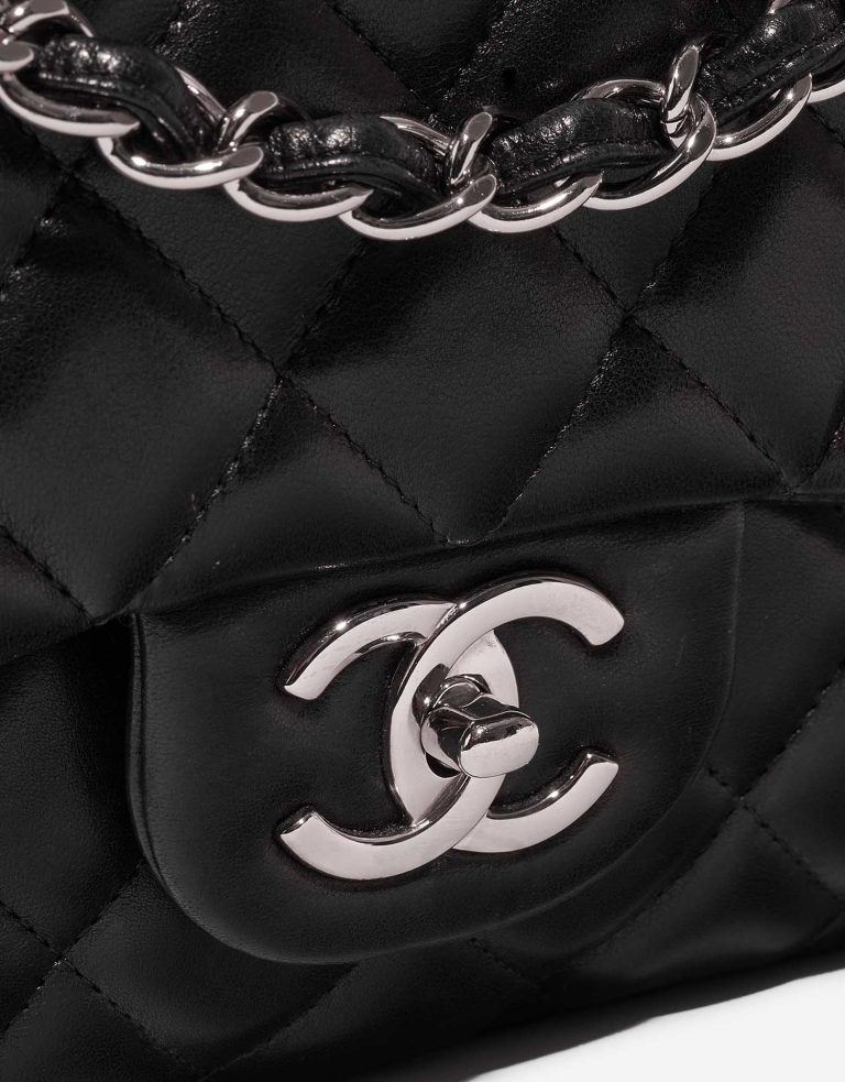 Chanel Timeless Maxi Black Closing System  | Sell your designer bag on Saclab.com