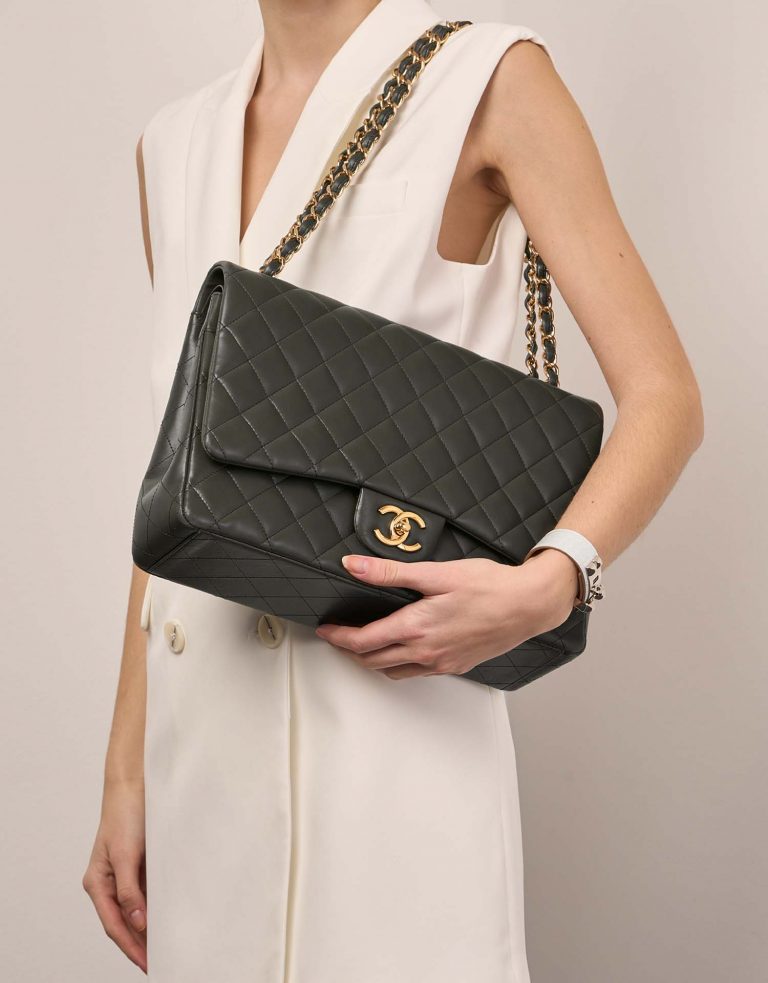 Chanel Timeless Maxi Khaki Sizes Worn | Sell your designer bag on Saclab.com