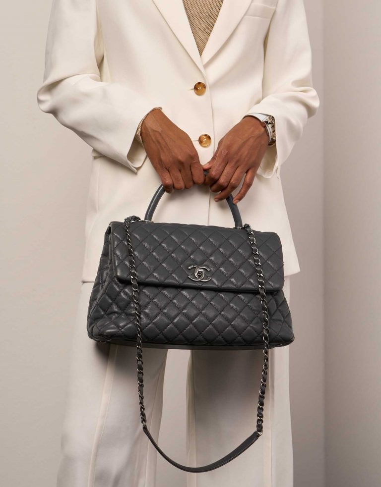 Chanel TimelessHandle Large Grey Sizes Worn| Sell your designer bag on Saclab.com