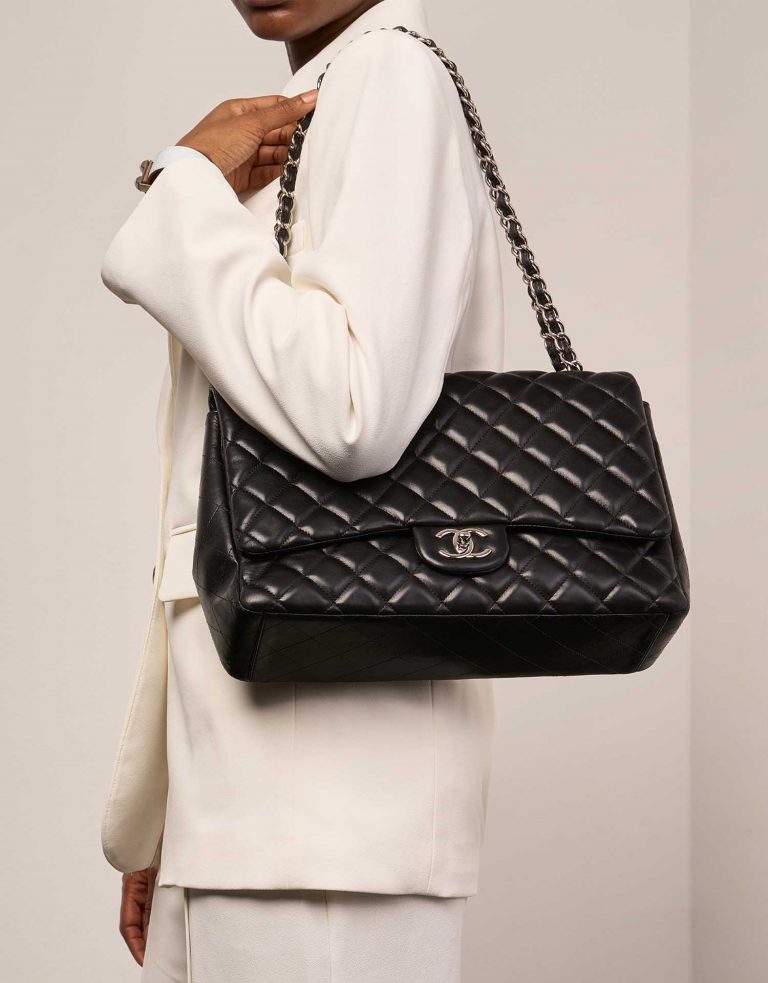 Chanel Timeless Maxi Black Sizes Worn | Sell your designer bag on Saclab.com