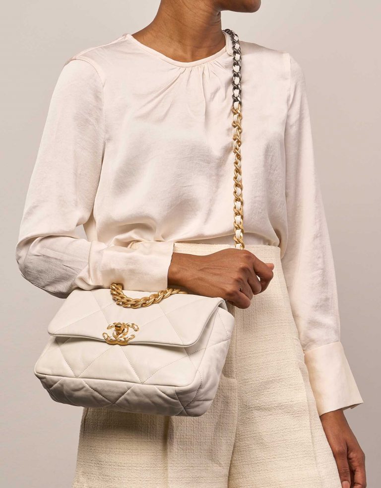Chanel 19 FlapBag Cream Sizes Worn | Sell your designer bag on Saclab.com