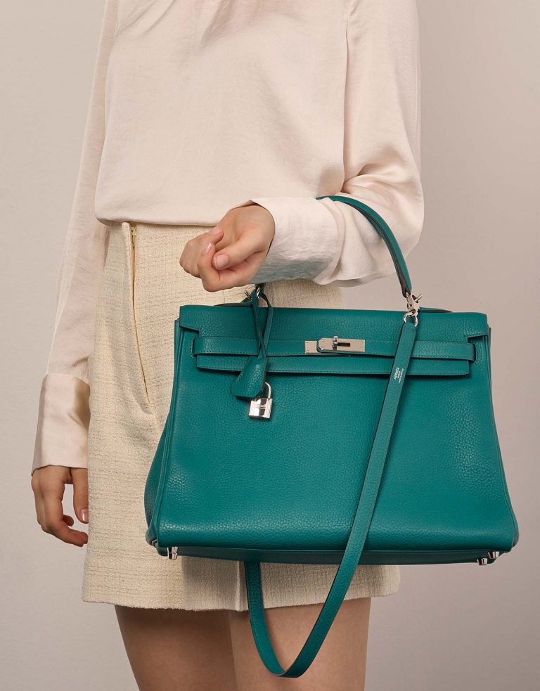 Hermès Kelly 35 BleuPaon Sizes Worn | Sell your designer bag on Saclab.com