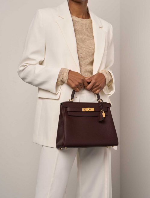Hermès Kelly 28 RougeSellier Sizes Worn | Sell your designer bag on Saclab.com