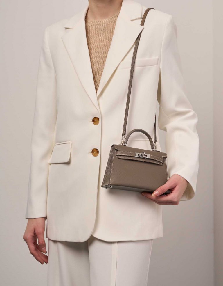 Hermès Kelly Mini Etoupe Sizes Worn | Sell your designer bag on Saclab.com