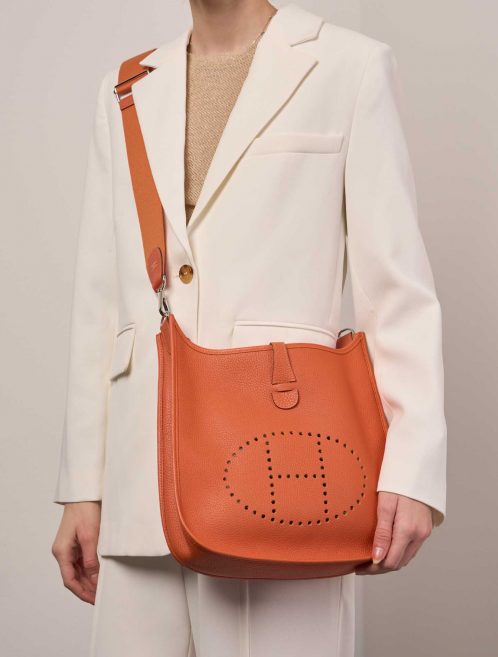 Hermès Evelyne 29 OrangeH Sizes Worn | Sell your designer bag on Saclab.com