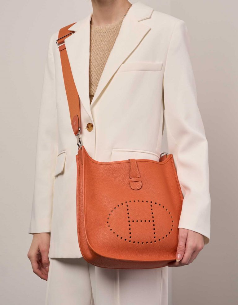 Hermès Evelyne 29 OrangeH Sizes Worn | Sell your designer bag on Saclab.com