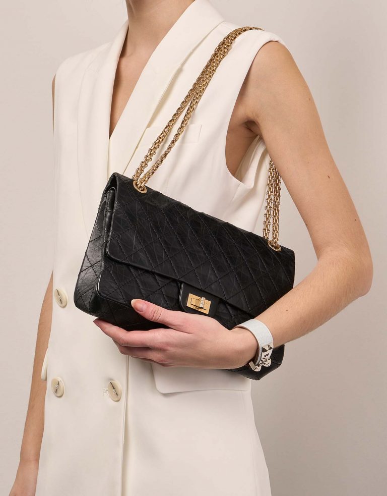 Chanel 255Reissue 226 Black Sizes Worn | Sell your designer bag on Saclab.com