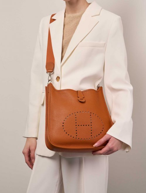 Hermès Evelyne 29 Orange Sizes Worn | Sell your designer bag on Saclab.com