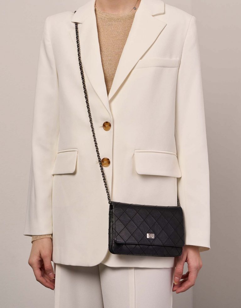 Chanel Reissue WOC Black Sizes Worn | Sell your designer bag on Saclab.com