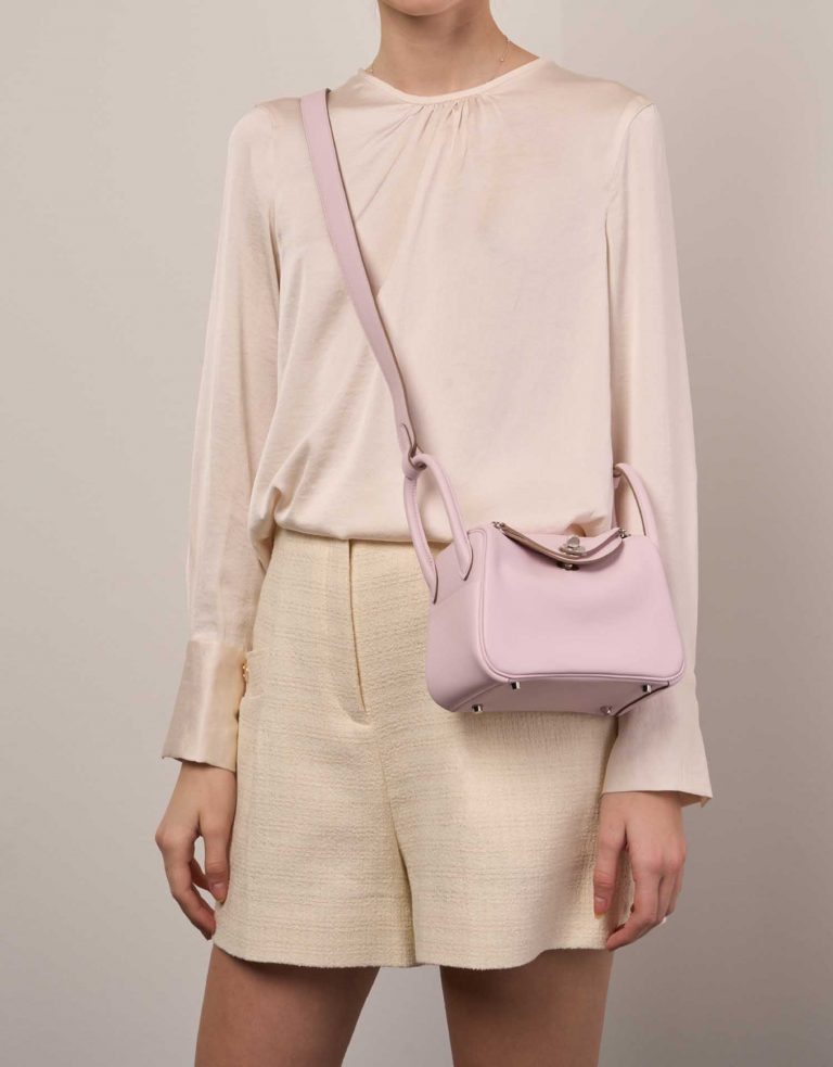 Hermès Lindy 20Mini MauvePale-Gold Sizes Worn | Sell your designer bag on Saclab.com