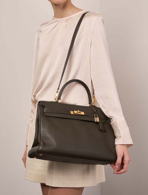 Hermès Kelly 35 Chocolate Front  | Sell your designer bag on Saclab.com