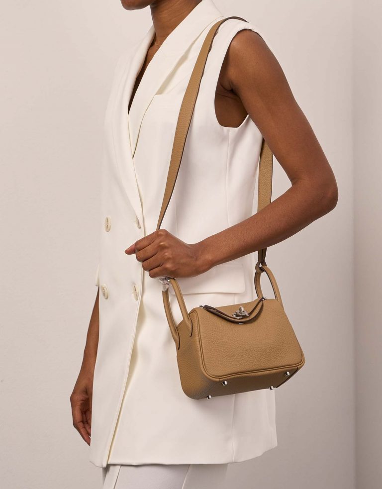 Hermès Lindy Mini Biscuit 1M | Sell your designer bag on Saclab.com