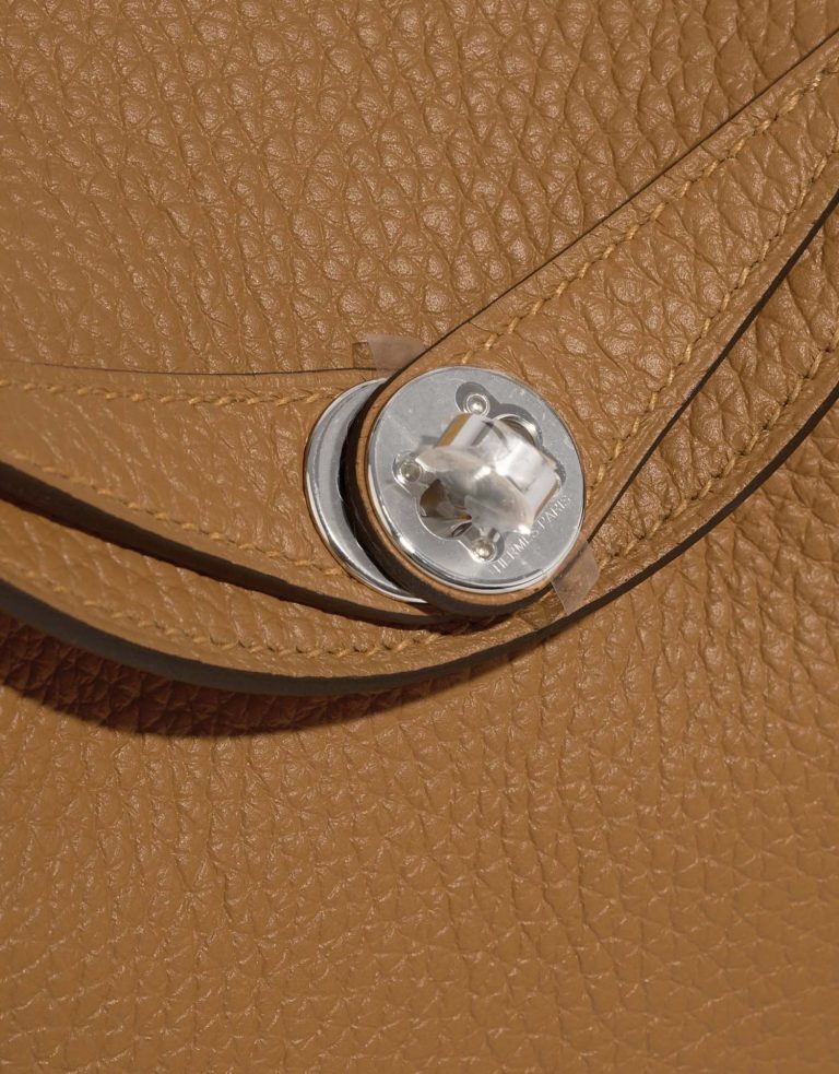 Hermès Lindy Mini Biscuit Closing System  | Sell your designer bag on Saclab.com