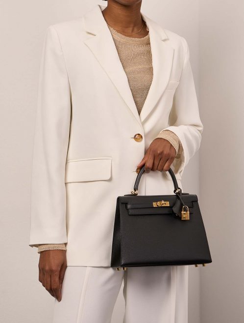 Hermès Kelly 25 Black Sizes Worn | Sell your designer bag on Saclab.com