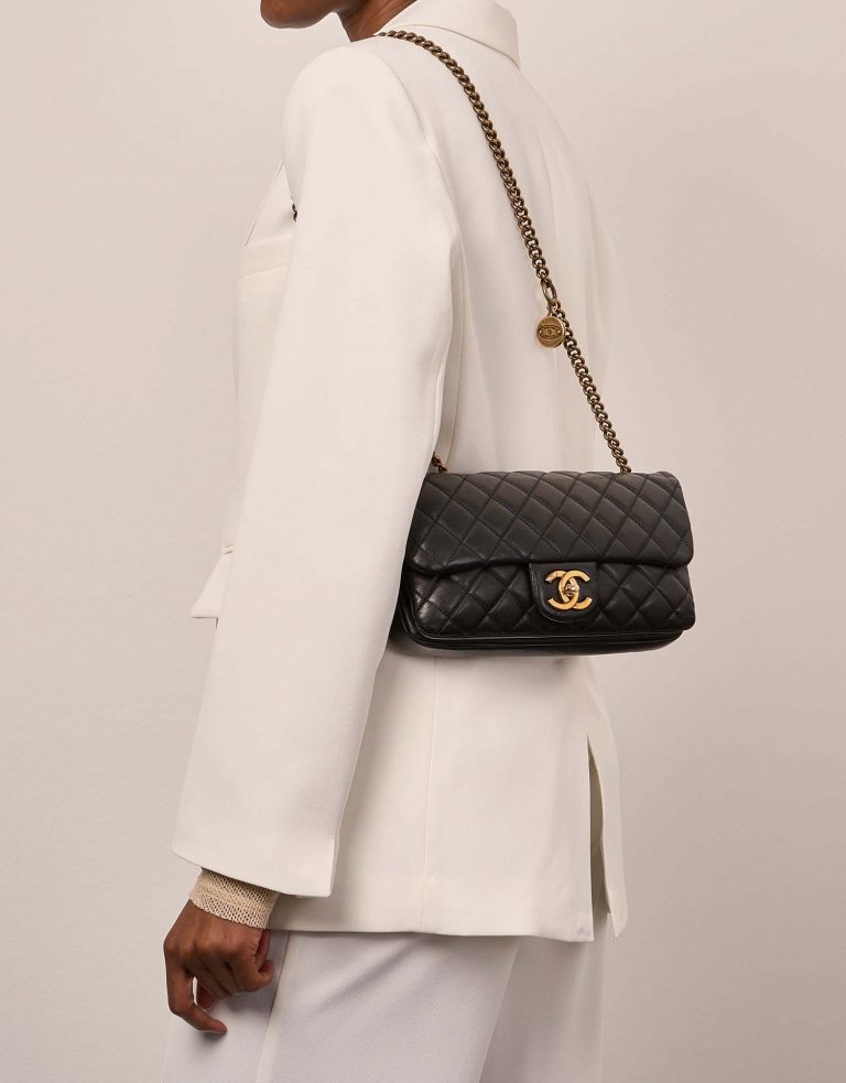 Chanel Timeless Medium Black Sizes Worn| Sell your designer bag on Saclab.com