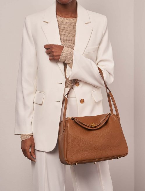 Hermès Lindy 30 Gold Sizes Worn | Sell your designer bag on Saclab.com