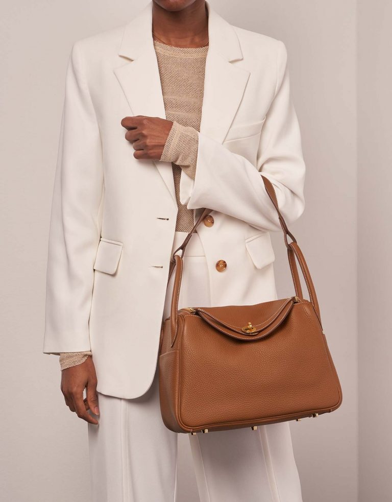 Hermès Lindy 30 Gold Sizes Worn | Sell your designer bag on Saclab.com