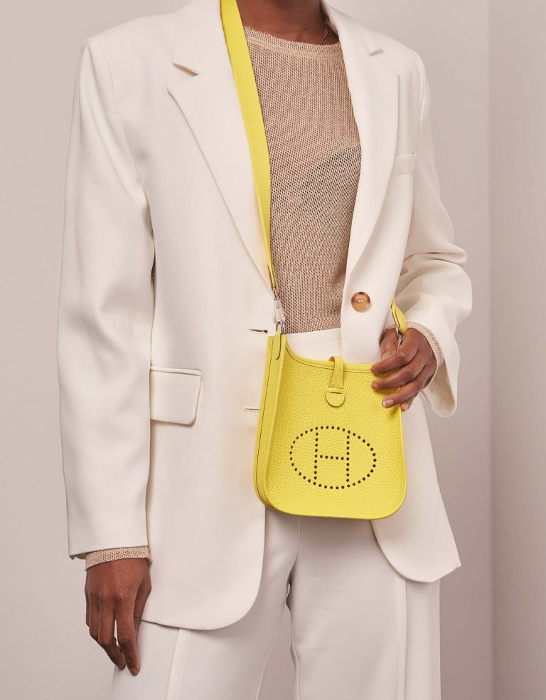 Hermès Evelyne 16 Lime Sizes Worn | Sell your designer bag on Saclab.com