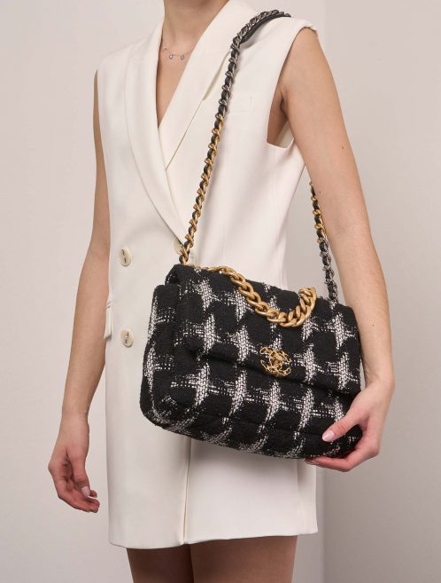 Chanel 19 LargeFlapBag Black-White 1M | Sell your designer bag on Saclab.com