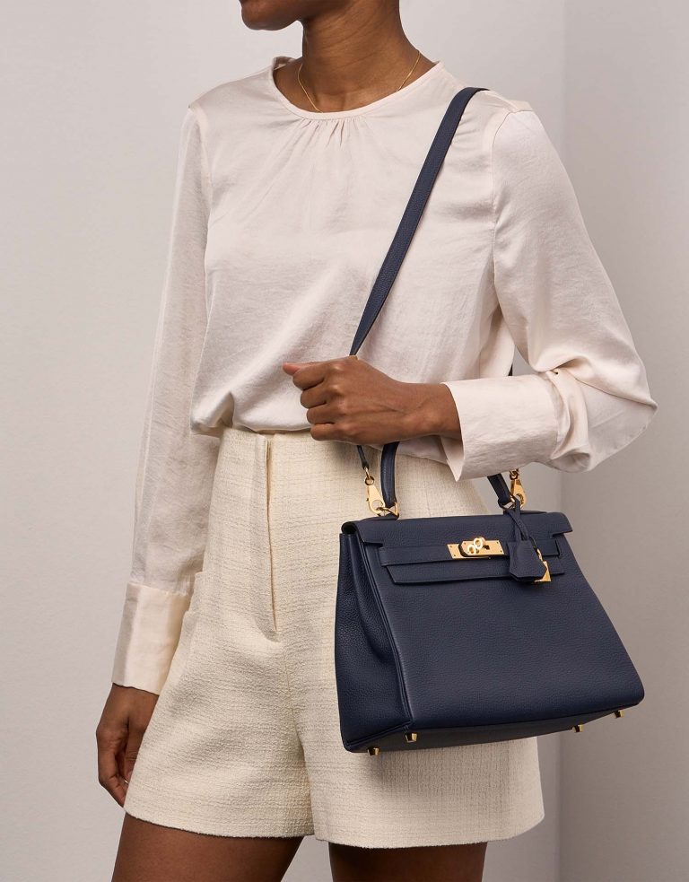 Hermès Kelly 28 BleuSaphir Sizes Worn | Sell your designer bag on Saclab.com