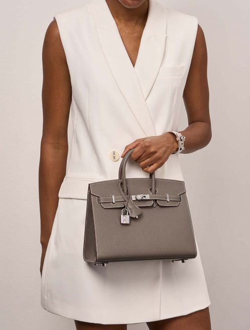 Hermès Birkin 25 Etoupe Sizes Worn | Sell your designer bag on Saclab.com