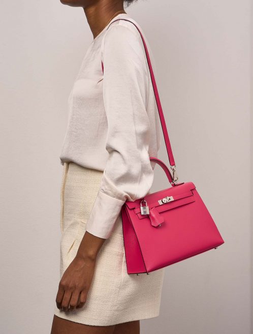 Hermès Kelly 25 RoseExtreme-RougePiment Sizes Worn | Sell your designer bag on Saclab.com