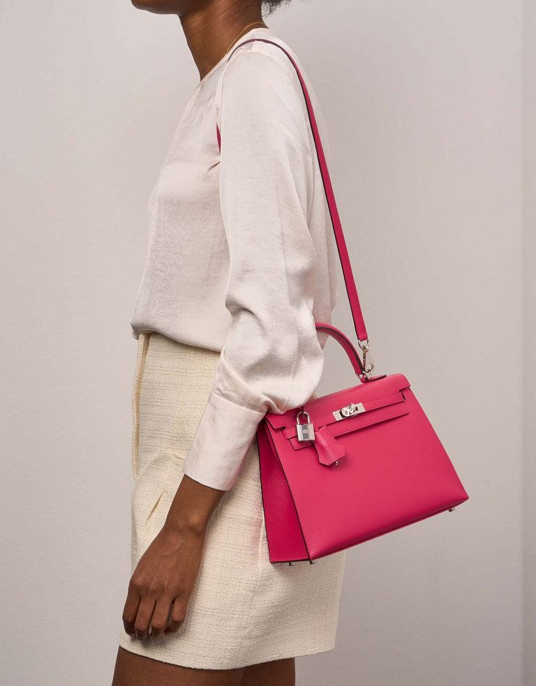 Hermès Kelly 25 RoseExtreme-RougePiment Sizes Worn | Sell your designer bag on Saclab.com